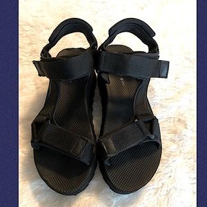 Madden Girl Blanchhe Velcro platform sandals sz7.5